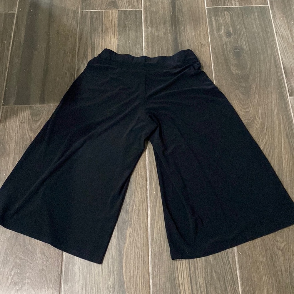 Black capris from black house white market